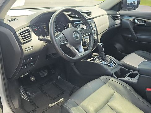 Used 2017 Nissan Rogue SL w/ SL Premium Package AWD/4WD image 12