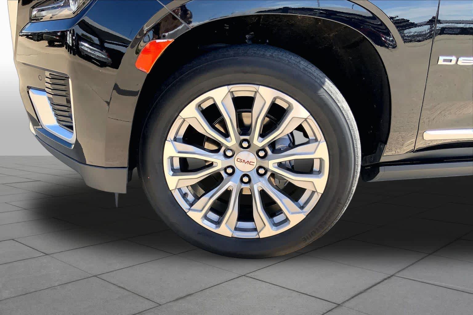 Used 2024 GMC Yukon Denali AWD/4WD image 10