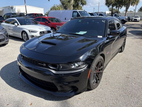 Used 2023 Dodge Charger Scat Pack w/ Dynamics Package image 3