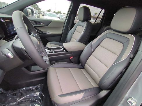 Used 2026 Chevrolet Equinox LT w/ Convenience Package II FWD image 23