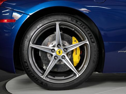 Used 2015 Ferrari 458 Spider RWD image 32