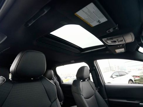 Used 2025 Toyota Sienna XLE Woodland Edition image 22