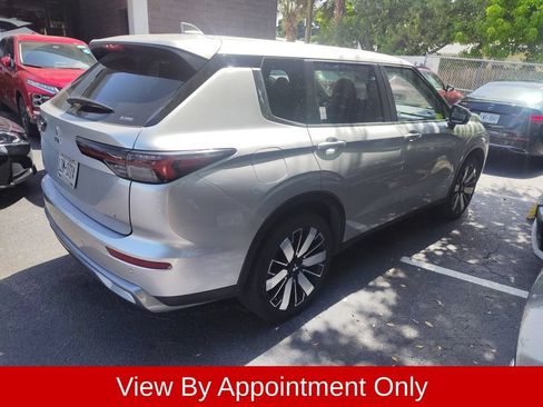 Used 2025 Mitsubishi Outlander SE AWD/4WD image 4