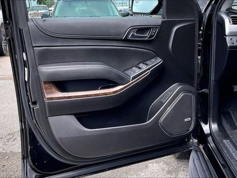 Used 2020 Chevrolet Suburban LT RWD image 17