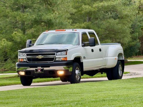Used 2007 Chevrolet Silverado 3500 LT w/ Heavy-Duty Power Package AWD/4WD image 17