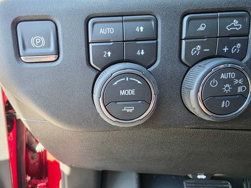 Used 2026 Chevrolet Silverado 1500 High Country AWD/4WD image 24