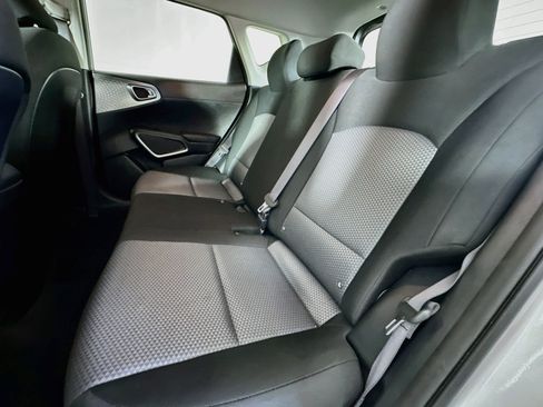 Used 2025 Kia Soul LX w/ LX Technology Package FWD image 26