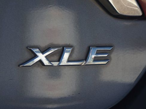 Used 2016 Toyota Camry XLE image 20