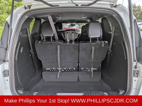 Certified 2025 Chrysler Pacifica Select FWD image 12