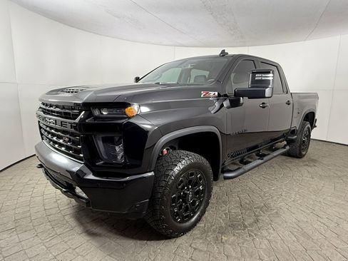 Used 2022 Chevrolet Silverado 2500 LT w/ Midnight Edition image 3