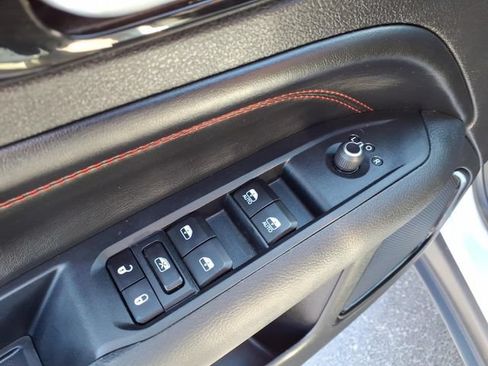 Used 2025 Jeep Compass Trailhawk AWD/4WD image 11