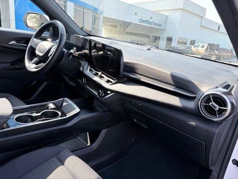 Used 2025 Chevrolet Equinox LT FWD image 15