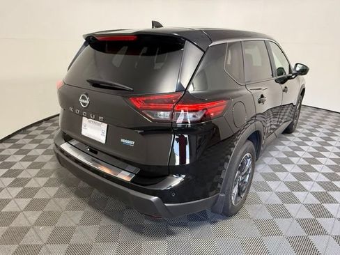 Used 2026 Nissan Rogue SV FWD image 6