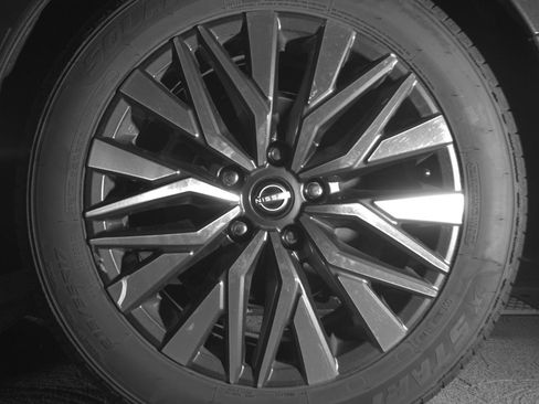Used 2025 Nissan Altima 2.5 SV FWD image 14