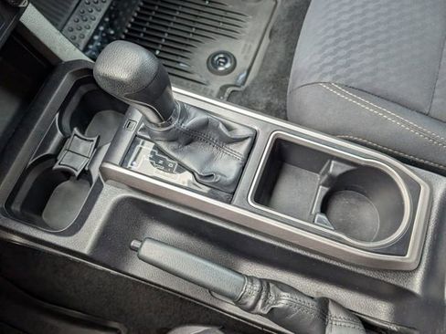 Used 2021 Toyota Tacoma SR5 w/ Trail Edition image 19