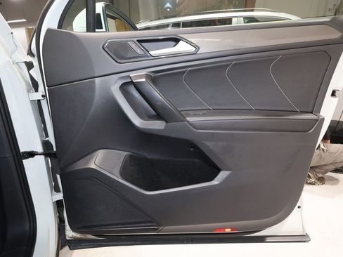 Used 2024 Volkswagen Tiguan SE image 17