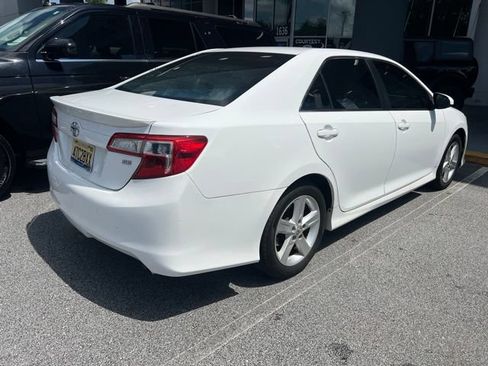 Used 2014 Toyota Camry SE FWD image 4