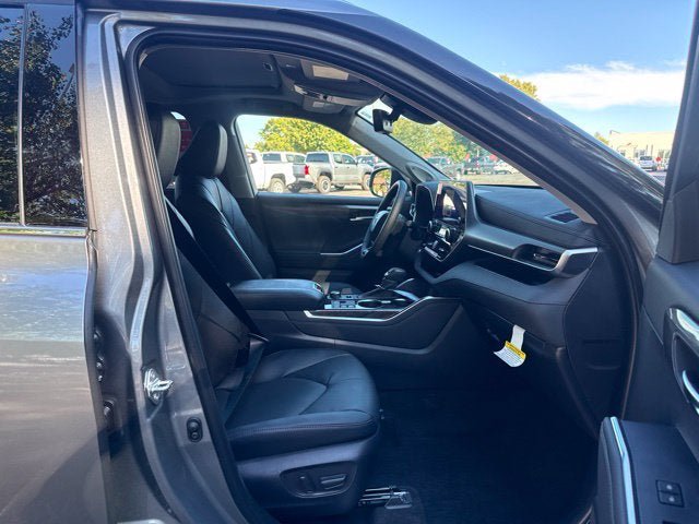 New 2026 Toyota Highlander Limited AWD/4WD image 11