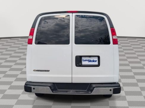 Used 2025 Chevrolet Express 3500 LT w/ LT Preferred Equipment Group RWD image 4