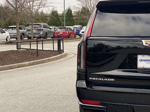 Used 2024 Cadillac Escalade Sport Platinum w/ Heavy-Duty Trailer Package image 21