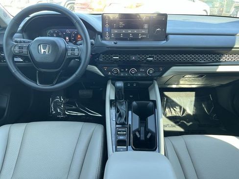 Used 2025 Honda Accord EX-L image 10
