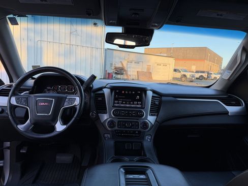 Used 2016 GMC Yukon SLT image 11