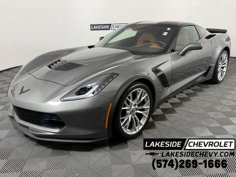 Used 2015 Chevrolet Corvette Z06 w/ 3LZ Preferred Equipment Group RWD image 1