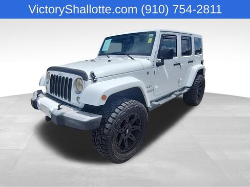 Used 2016 Jeep Wrangler Unlimited Sahara w/ Connectivity Group AWD/4WD image 13