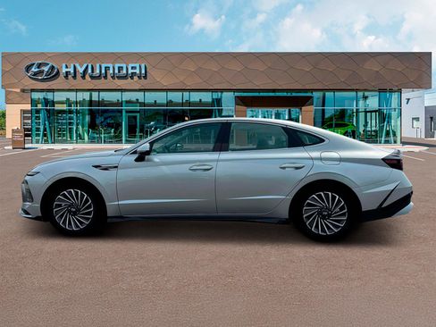 Used 2025 Hyundai Sonata Limited image 3