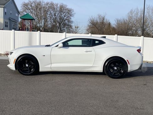 Used 2018 Chevrolet Camaro LT image 3