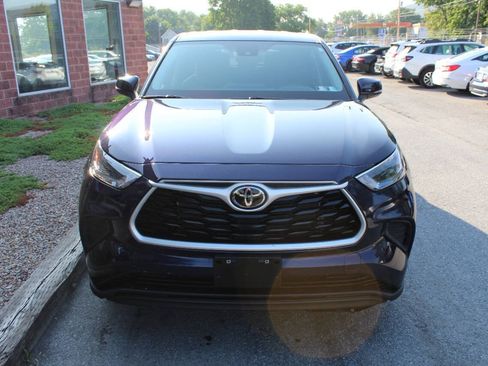 Used 2023 Toyota Highlander L FWD image 4