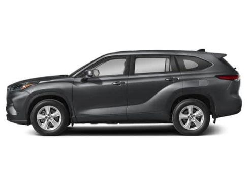 Used 2023 Toyota Highlander LE FWD image 6