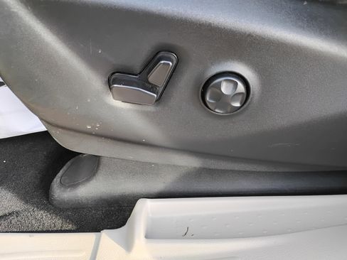 Used 2022 Chrysler Pacifica Touring-L image 14