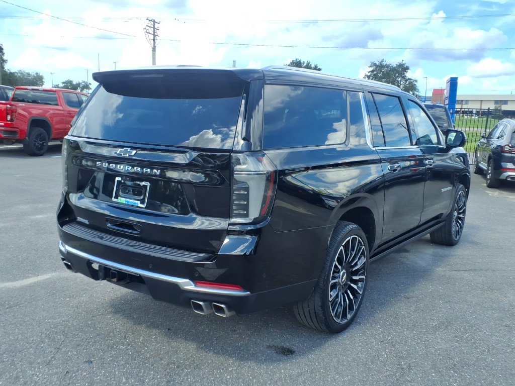 Used 2026 Chevrolet Suburban High Country AWD/4WD image 7