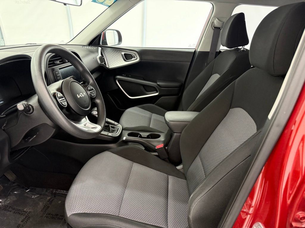 Used 2023 Kia Soul LX w/ LX Technology Package FWD image 11