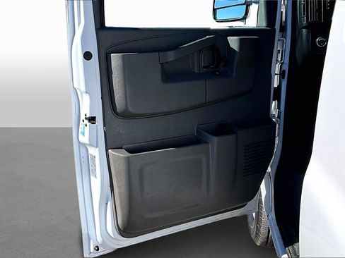 Used 2017 Chevrolet Express 2500 LS image 15