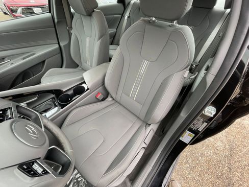 Used 2025 Hyundai Elantra SEL FWD image 37