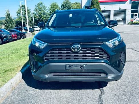Used 2025 Toyota RAV4 XLE AWD/4WD image 2