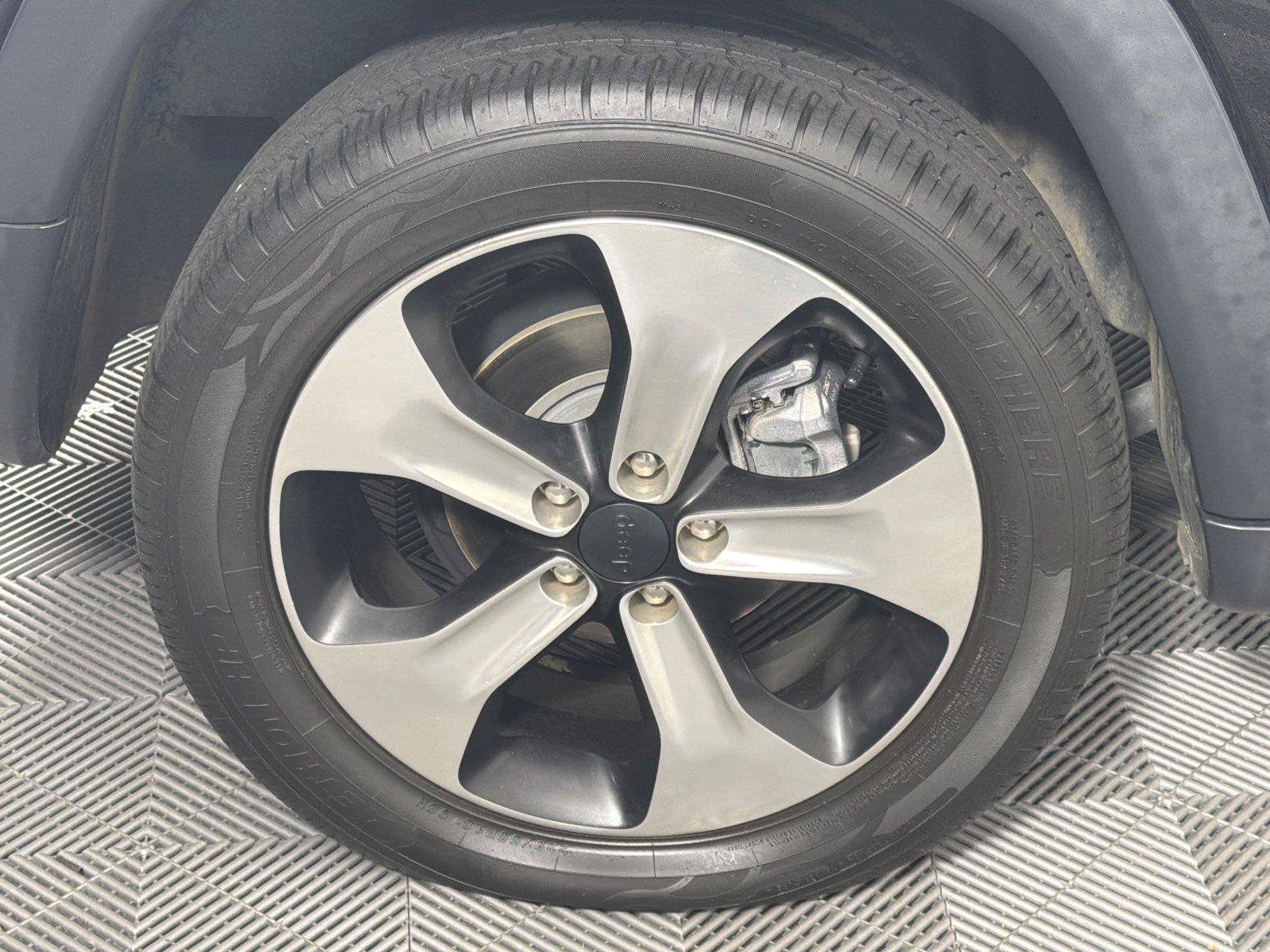 Used 2018 Jeep Compass Latitude w/ Popular Equipment Group FWD image 17