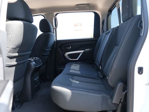Used 2018 Nissan Titan SV w/ SV Convenience Package RWD image 12