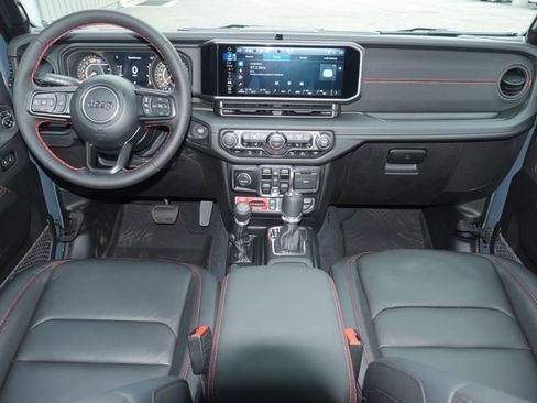 Used 2024 Jeep Wrangler Unlimited Rubicon AWD/4WD image 8