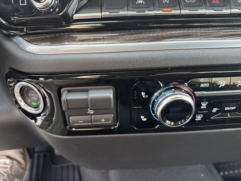 New 2026 GMC Sierra 1500 Elevation image 28