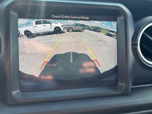 Used 2018 Jeep Wrangler Unlimited Sahara w/ Dual Top Group AWD/4WD image 15