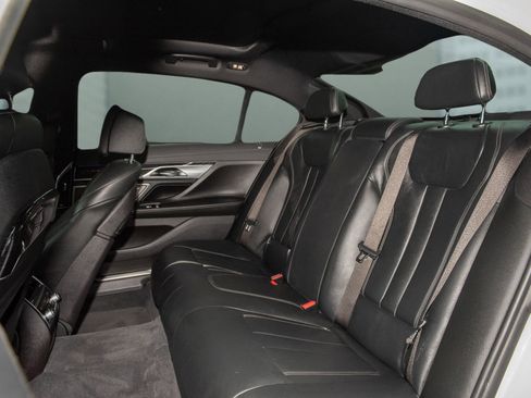 Used 2019 BMW 740i w/ M Sport Package image 12