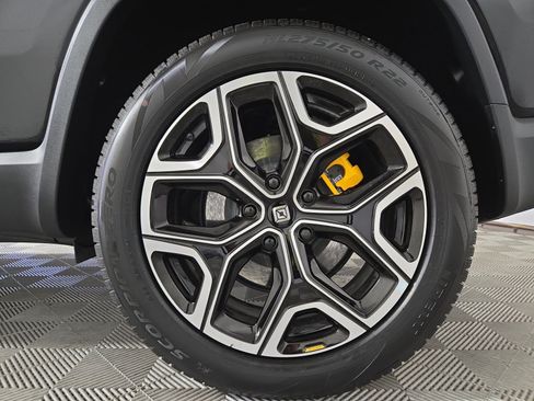 Used 2024 Rivian R1S Adventure AWD/4WD image 10