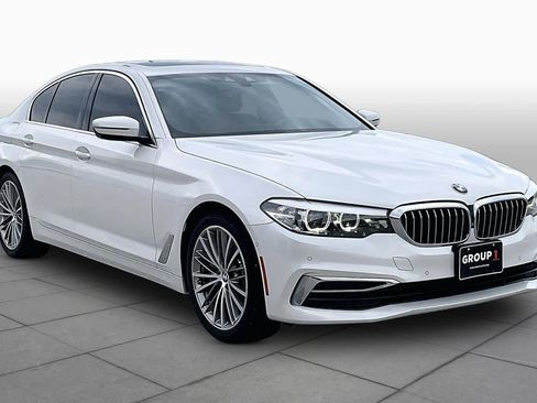 Used 2019 BMW 530i w/ Luxury Package RWD image 3