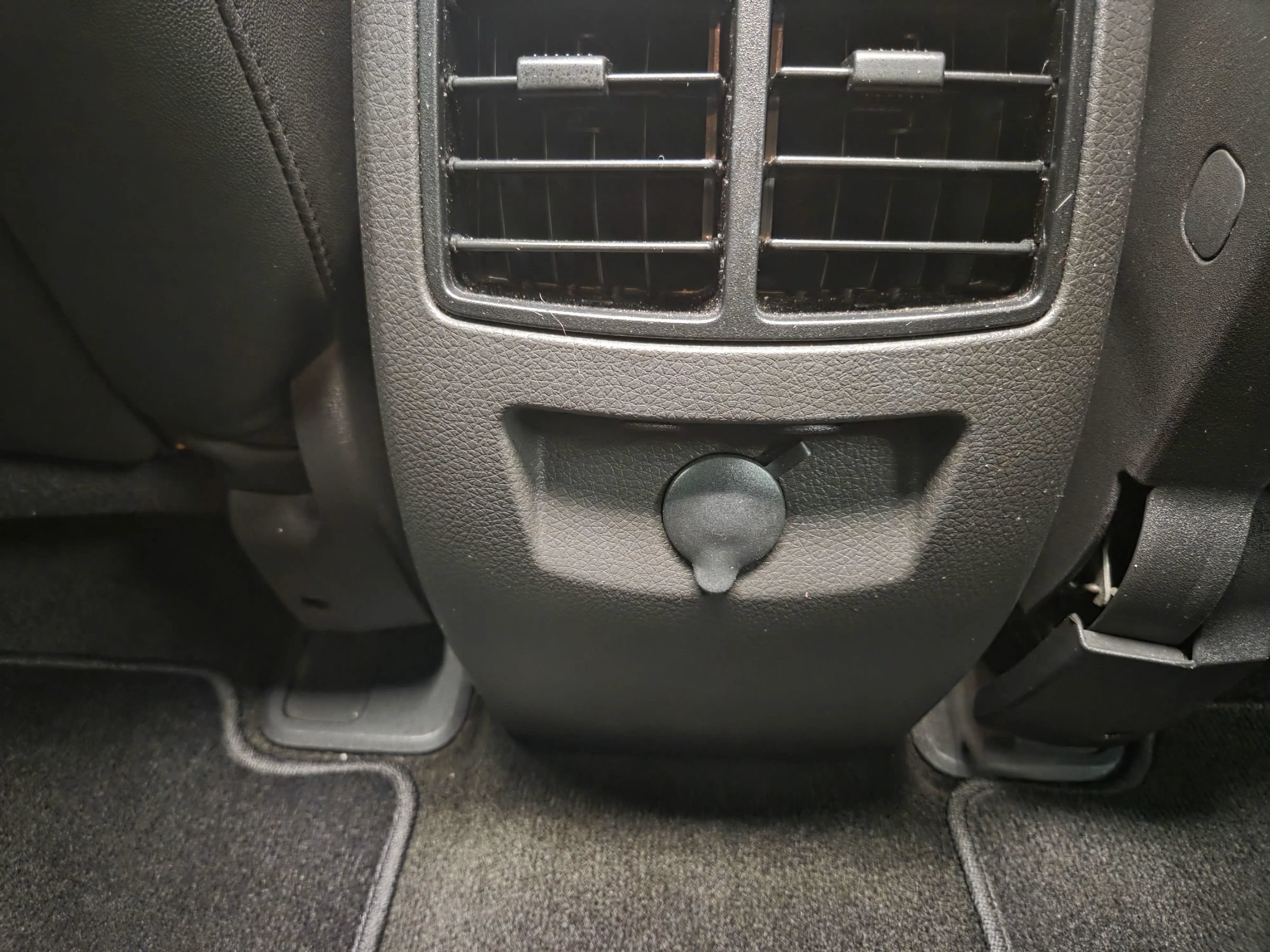Used 2010 Ford Edge SEL FWD image 32