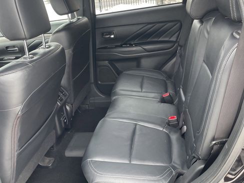 Used 2019 Mitsubishi Outlander GT image 16