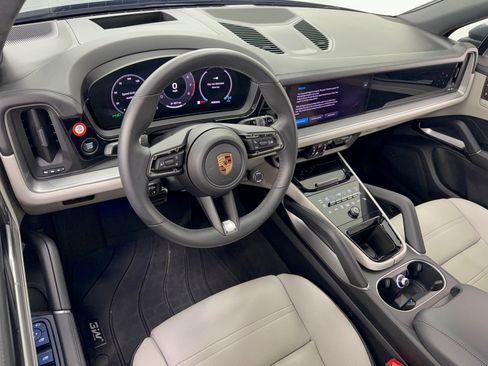 Certified 2025 Porsche Cayenne S AWD/4WD image 4