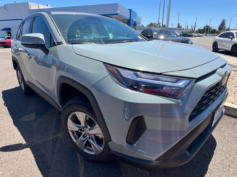Used 2022 Toyota RAV4 XLE w/ Convenience Package AWD/4WD image 3